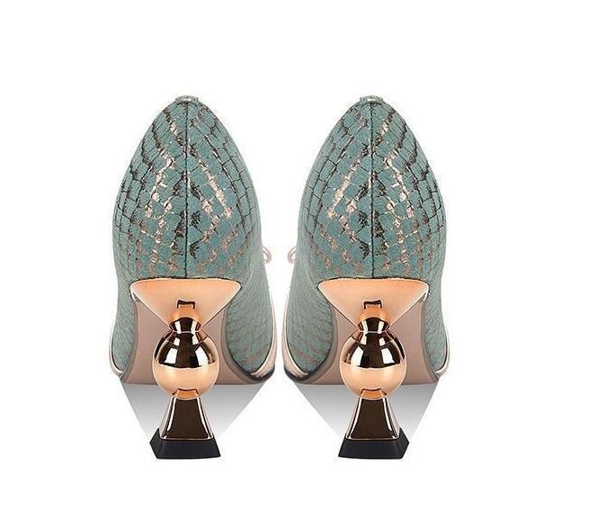 New Pointed-toe Low-cut High Heel Pearl Scale Pattern Wedding Shoes